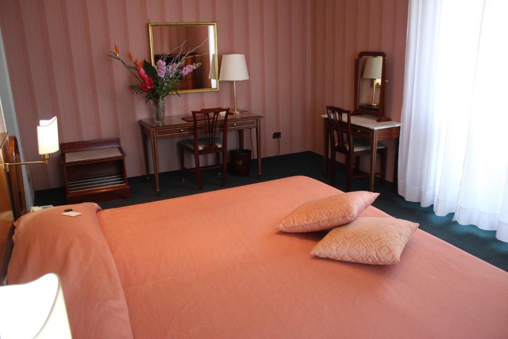 Triple Room,61040776:JPEG